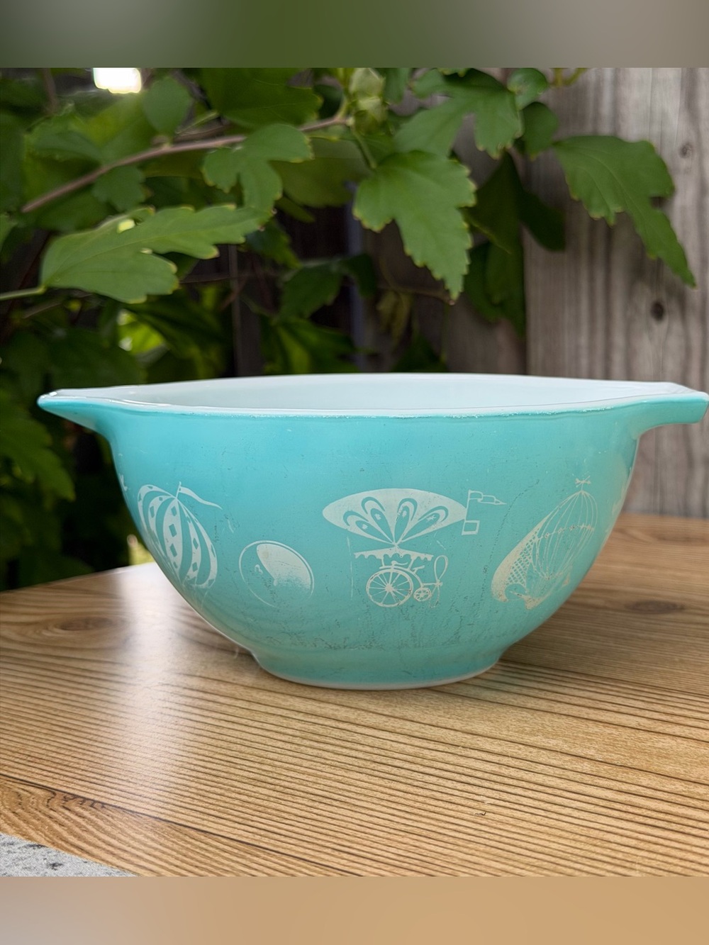Pyrex Cinderella Hot Air Balloon Chip & Dip Bowl 441 1 1/2 PT - FAIR CONDITION